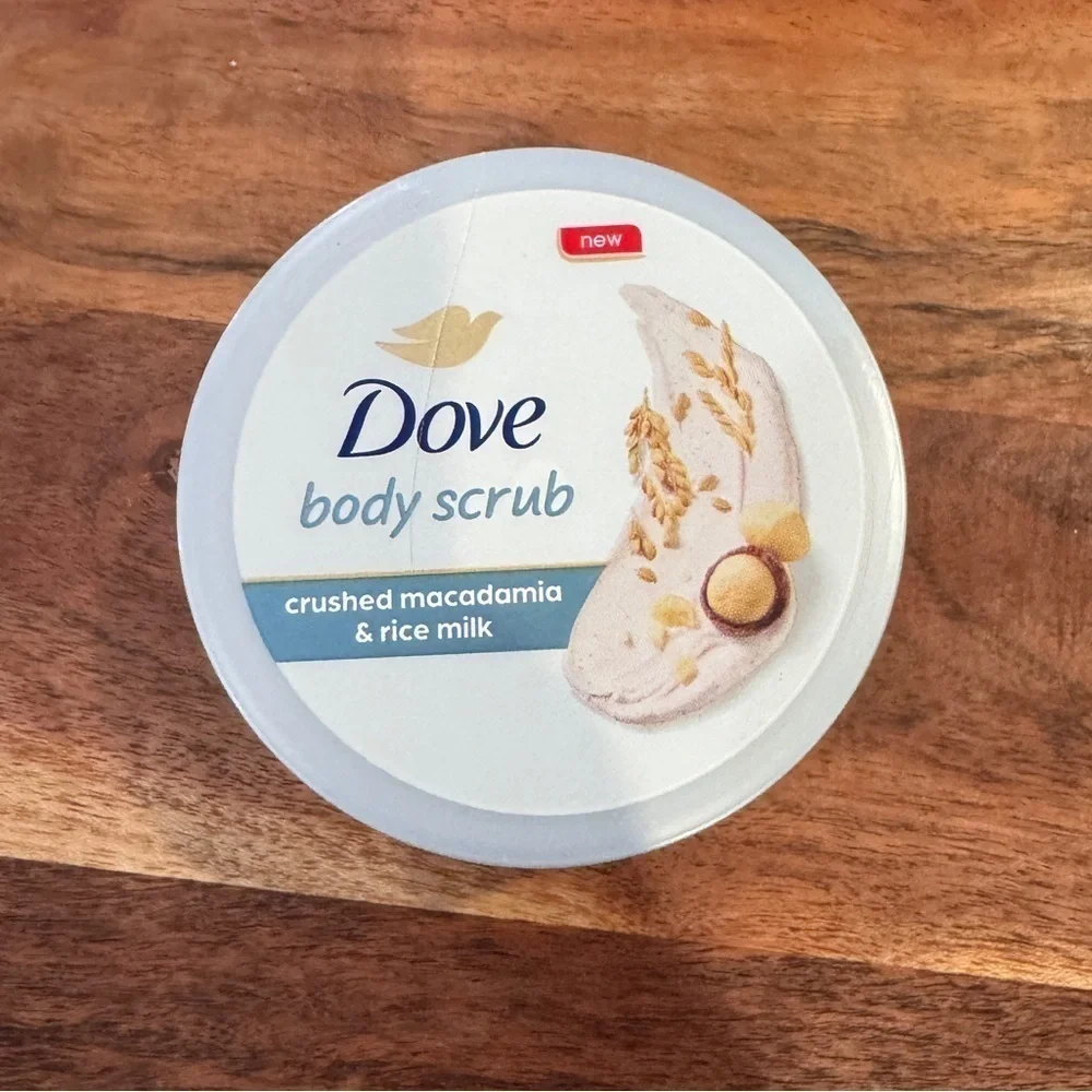 Dove Crushed Macadamia & Rice Milk Moderate Exfoliating Body Scrub 3.5 oz